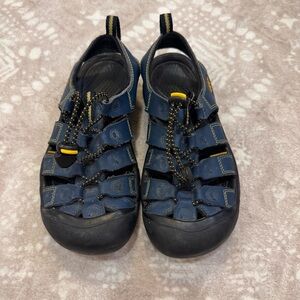Keen Sandals kids size 4 shoes in black and blue. Great condition